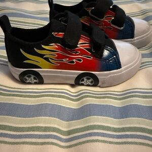 Tommy Bahama Kids Black Race Car Sneakers. Size 8.